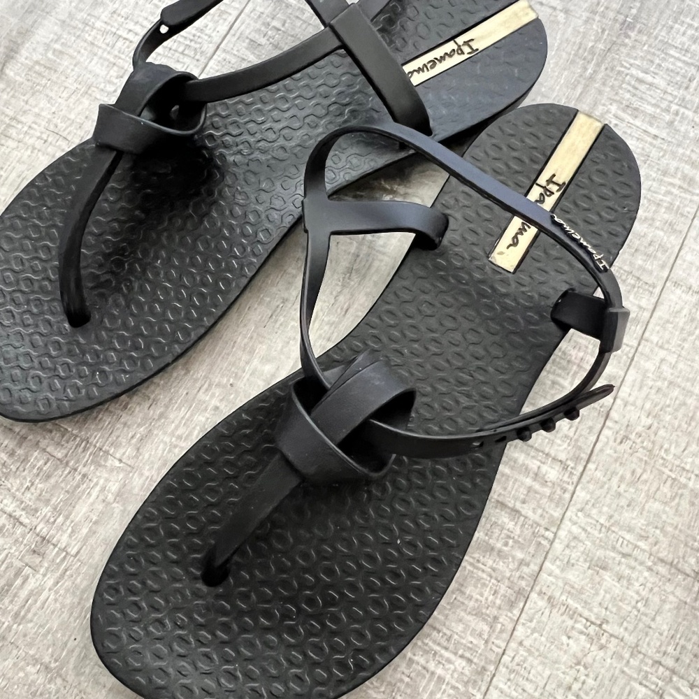 Ipanema Black T-Bar Knot Sandal